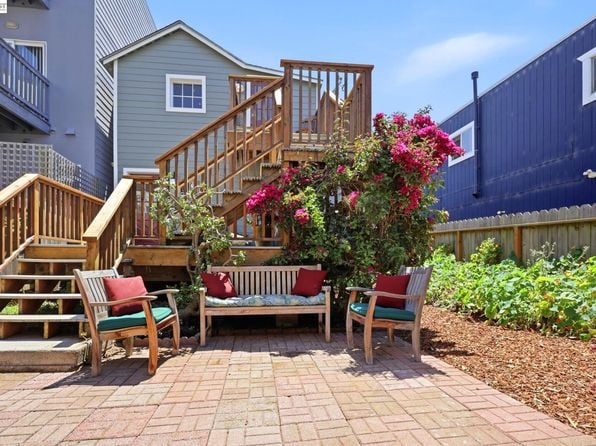 30 Niantic Ave - Photo 1