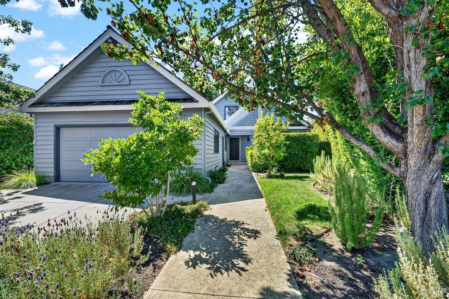 1926 Oak Circle - Photo 1