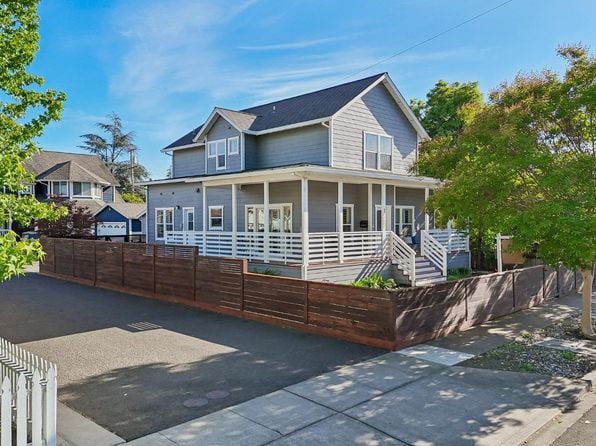 1645 E Street - Photo 1