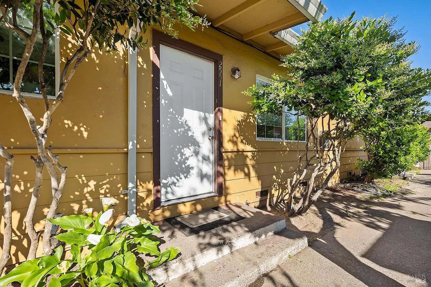 2549 - 2553 Corby Avenue - Photo 1
