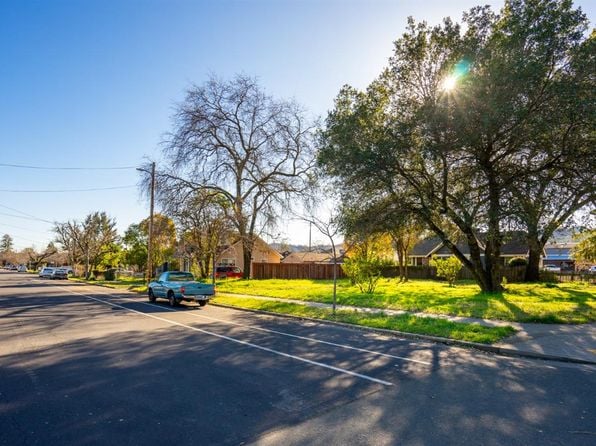 209 E 1st Street - Photo 1
