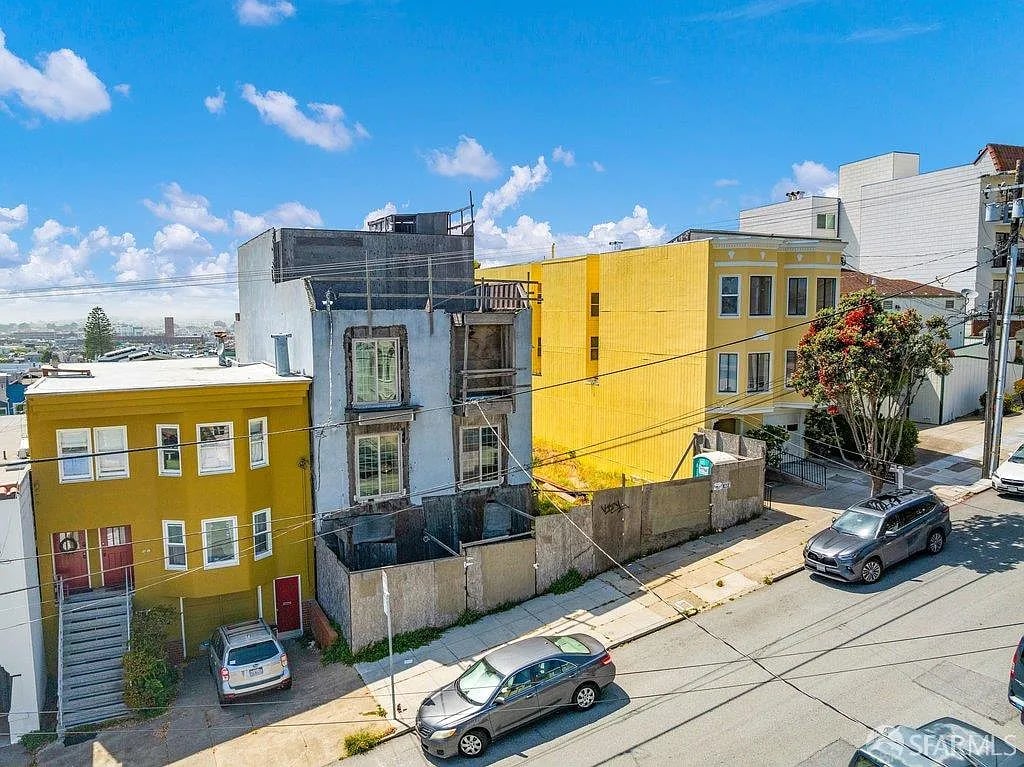 19 Wood St - Photo 1