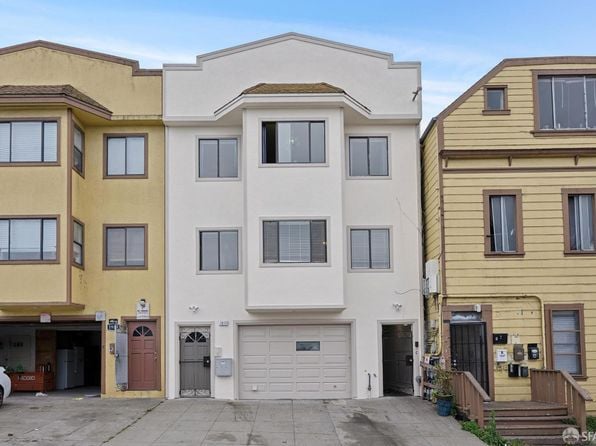 1913 Oakdale Ave - Photo 1