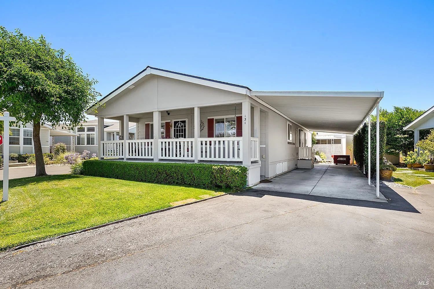 131 Oakwood Drive - Photo 1