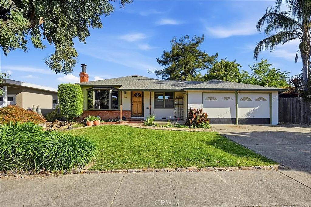 1923 Will Scarlet Ln - Photo 1