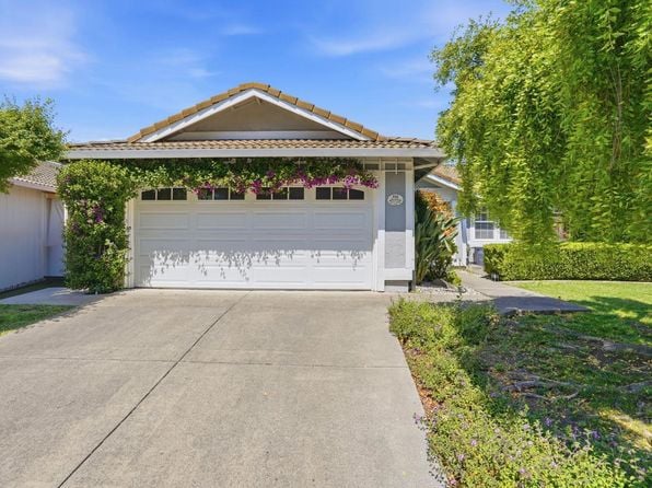 116 Banff Way - Photo 1