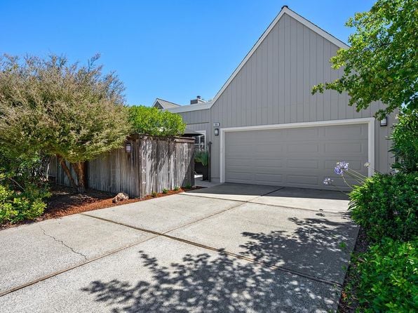 533 Carnation Court - Photo 1