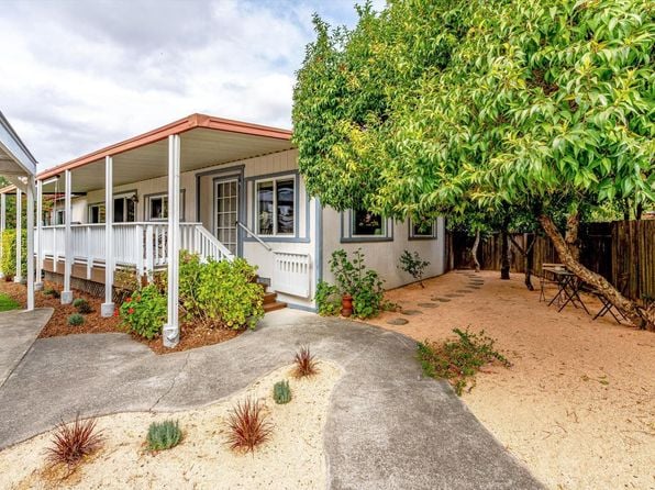 166 Seven Flags Circle - Photo 1