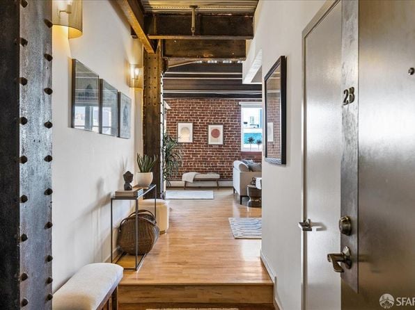 301 11th St Unit 2B - Photo 1