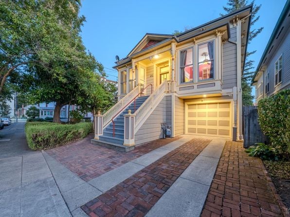 432 8th Street - Photo 1