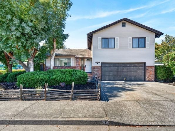 100 Roan Court - Photo 1