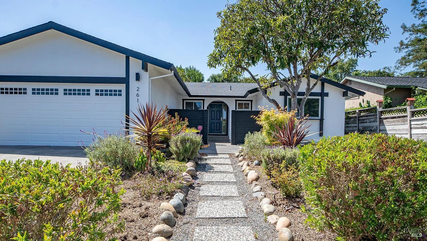 261 Redwood Circle - Photo 1
