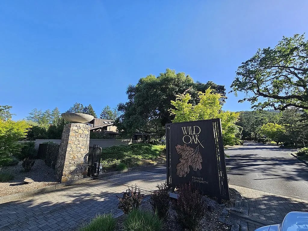 553 Catherine Ct - Photo 1