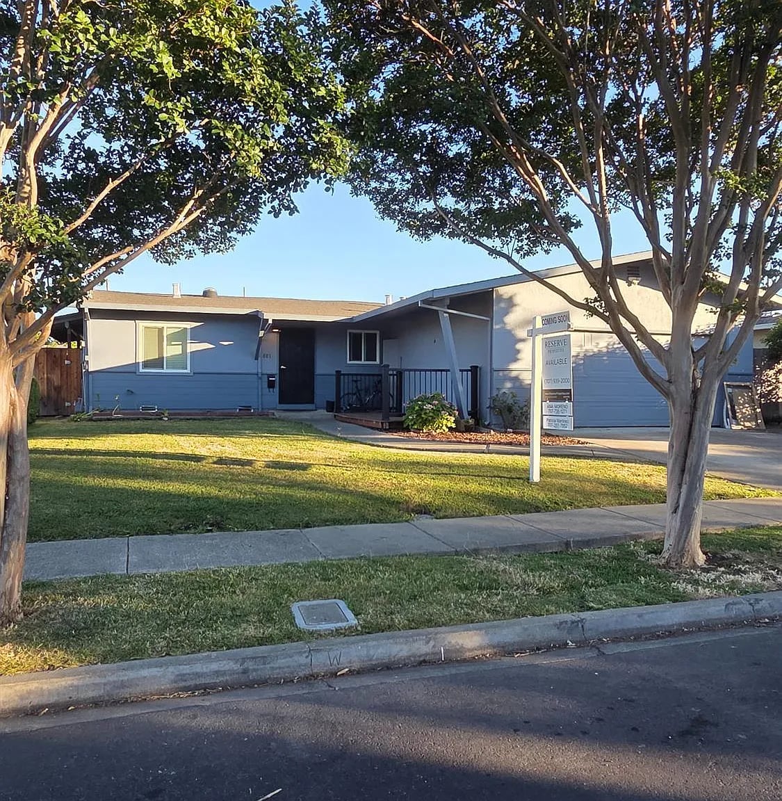881 Windsor Street - Photo 1