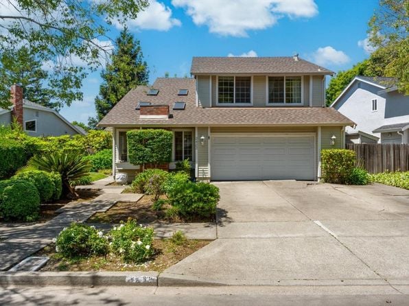 2423 Shoreline Drive - Photo 1