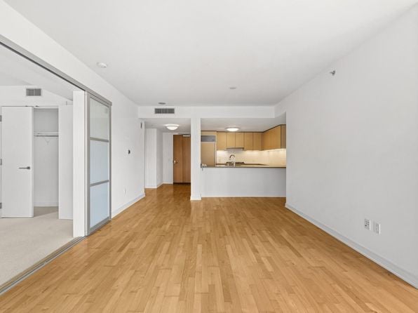 301 Mission St APT 23H - Photo 1