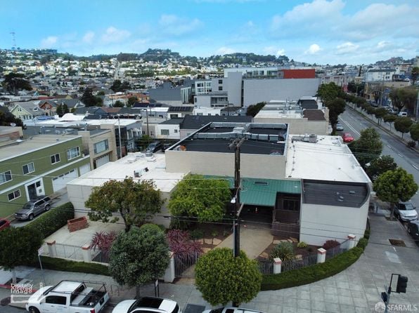 60 Onondaga Ave - Photo 1