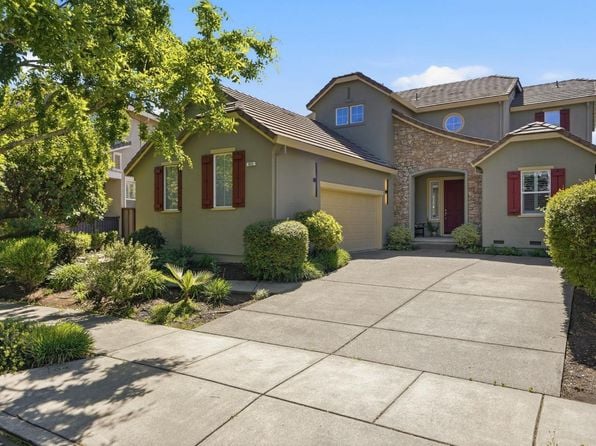 925 Pinot Noir Way - Photo 1