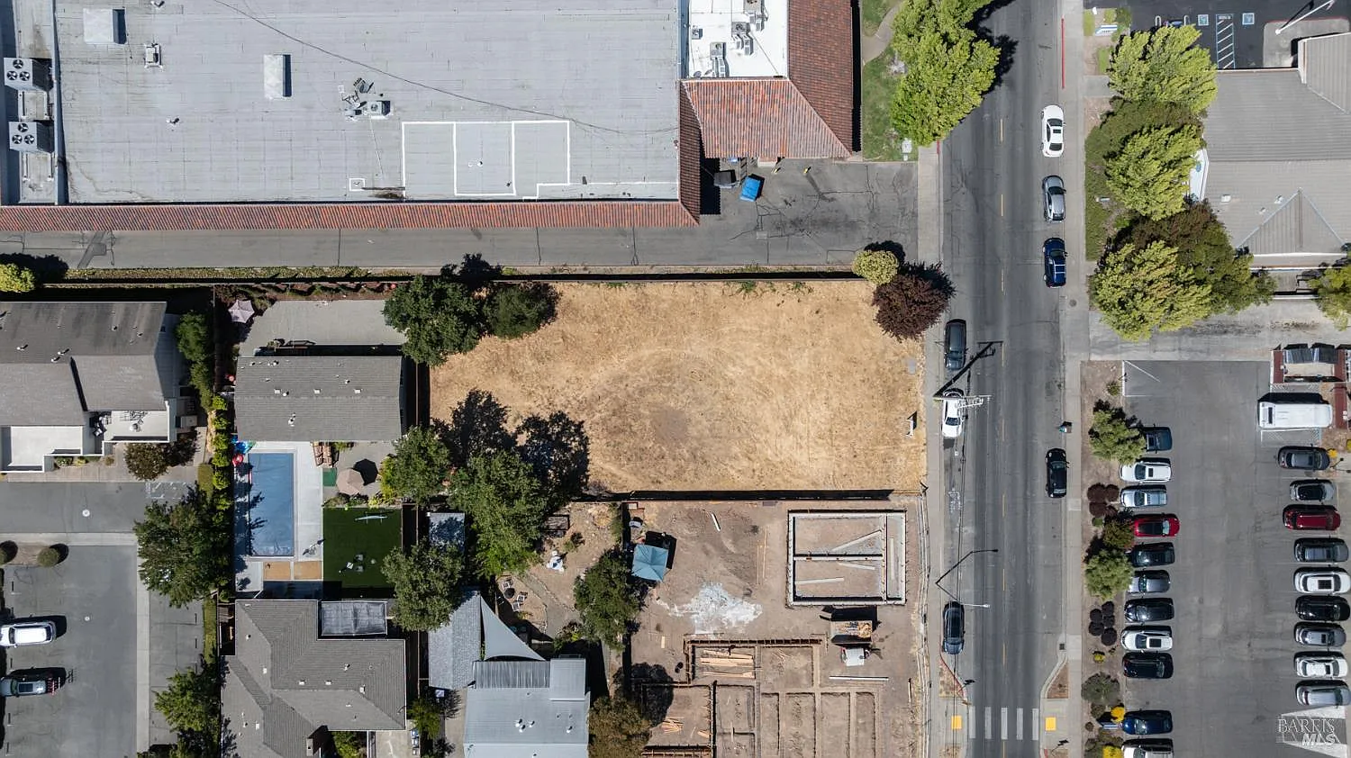 673 2nd Street W - Photo 1