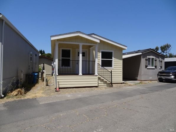 405 W Crystal Drive - Photo 1