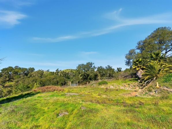 1477 Leslie Road - Photo 1