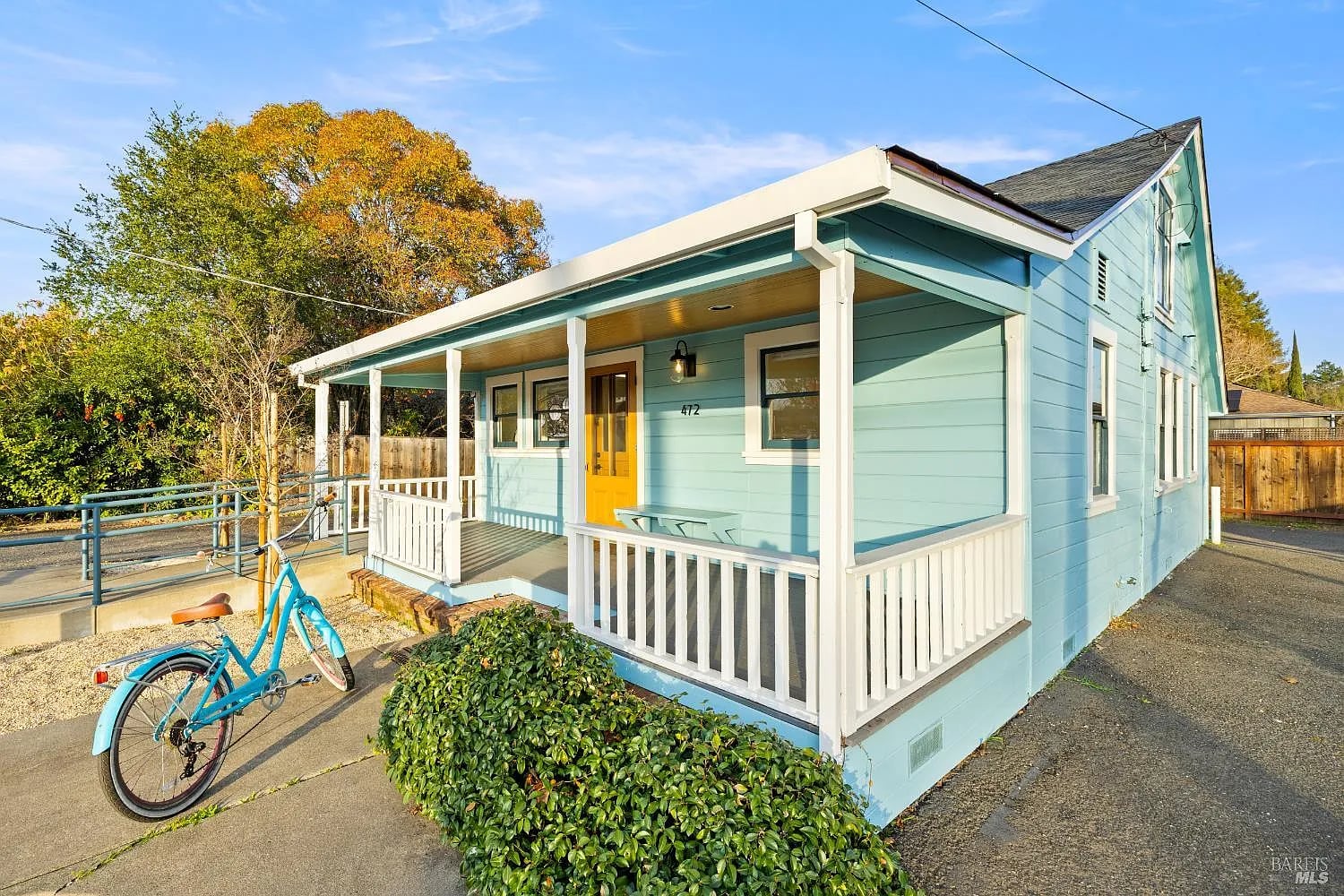 472 5th Street W - Photo 1