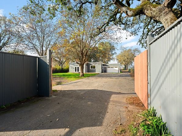 1979 Ludwig Avenue - Photo 1