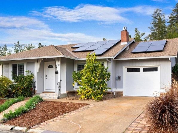 1421 Oak Circle - Photo 1