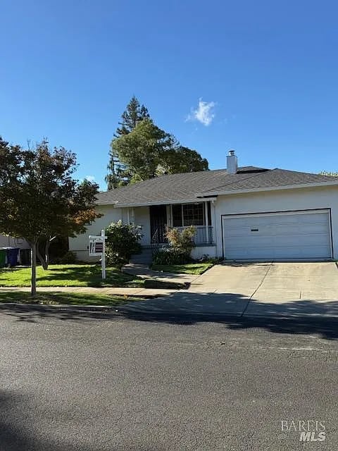 525 Minahen Street N - Photo 1