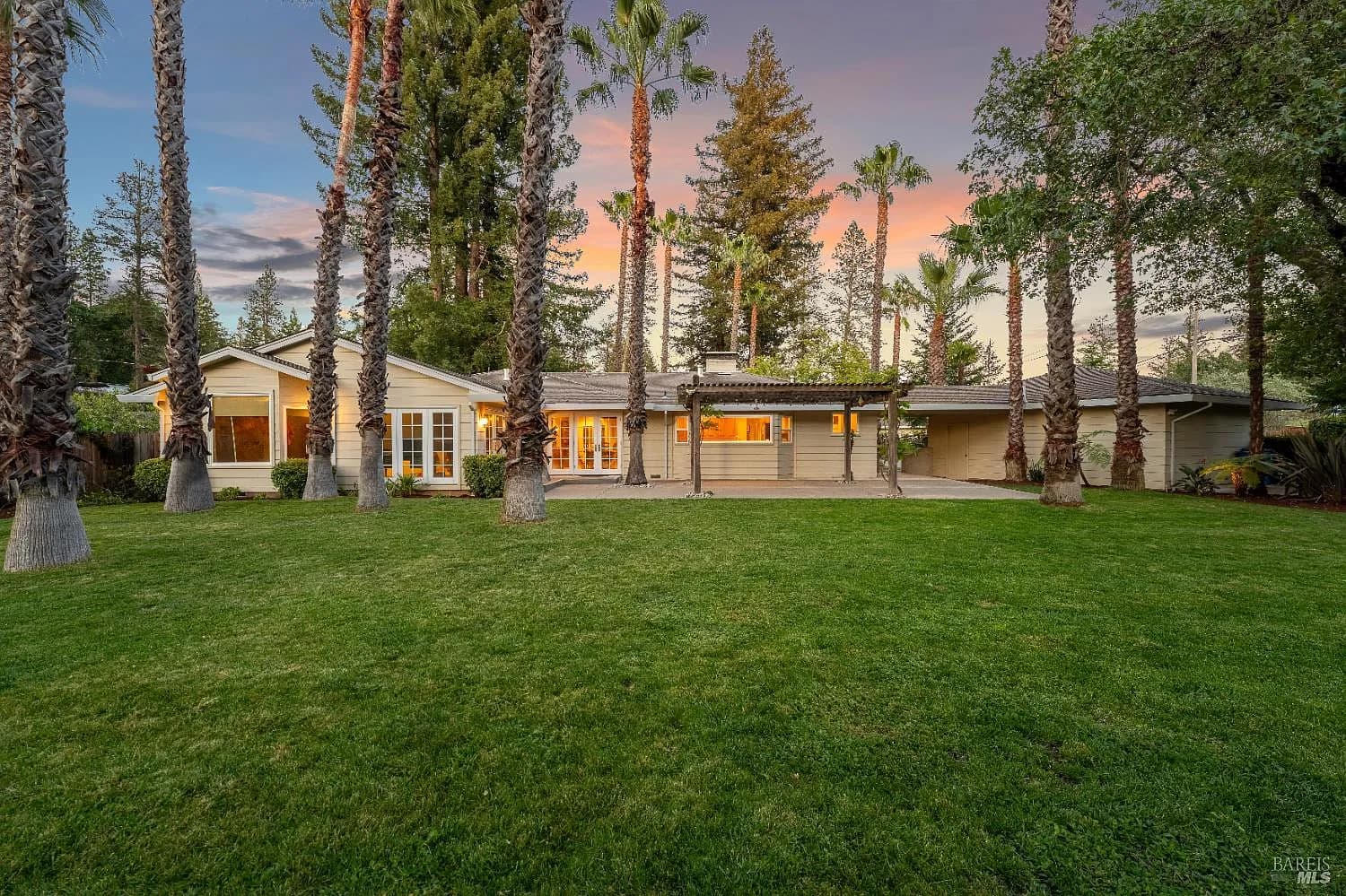 541 Sunset Drive - Photo 1