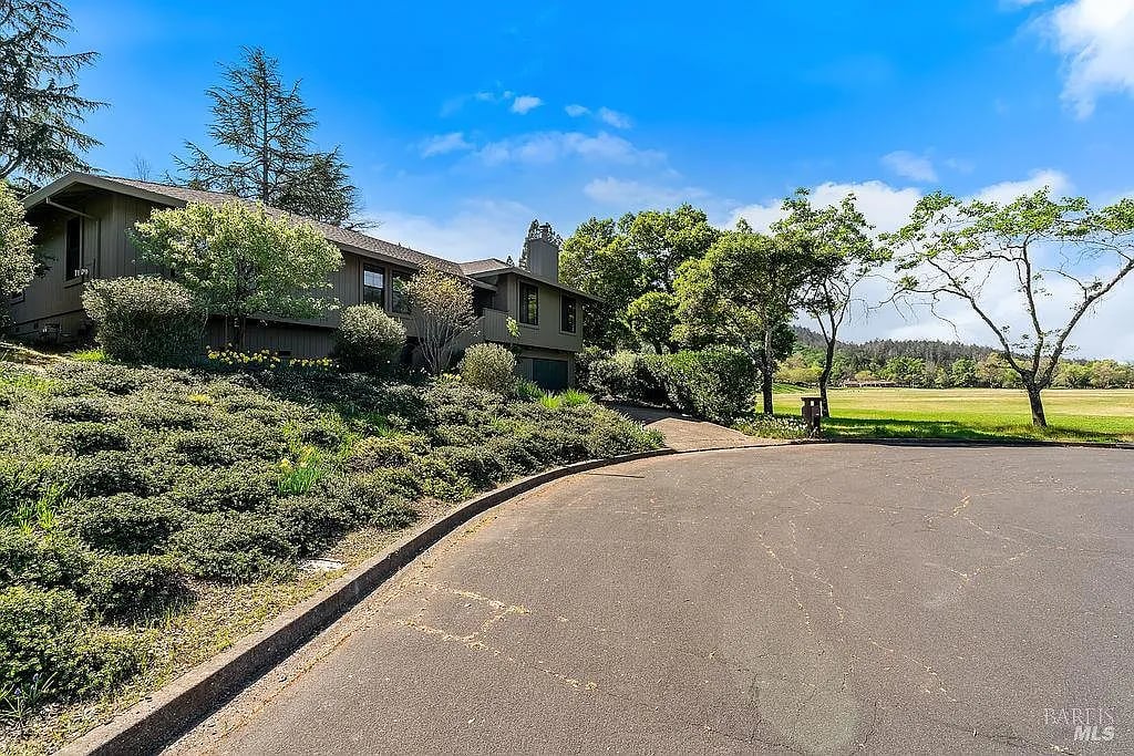 549 Catherine Court - Photo 1