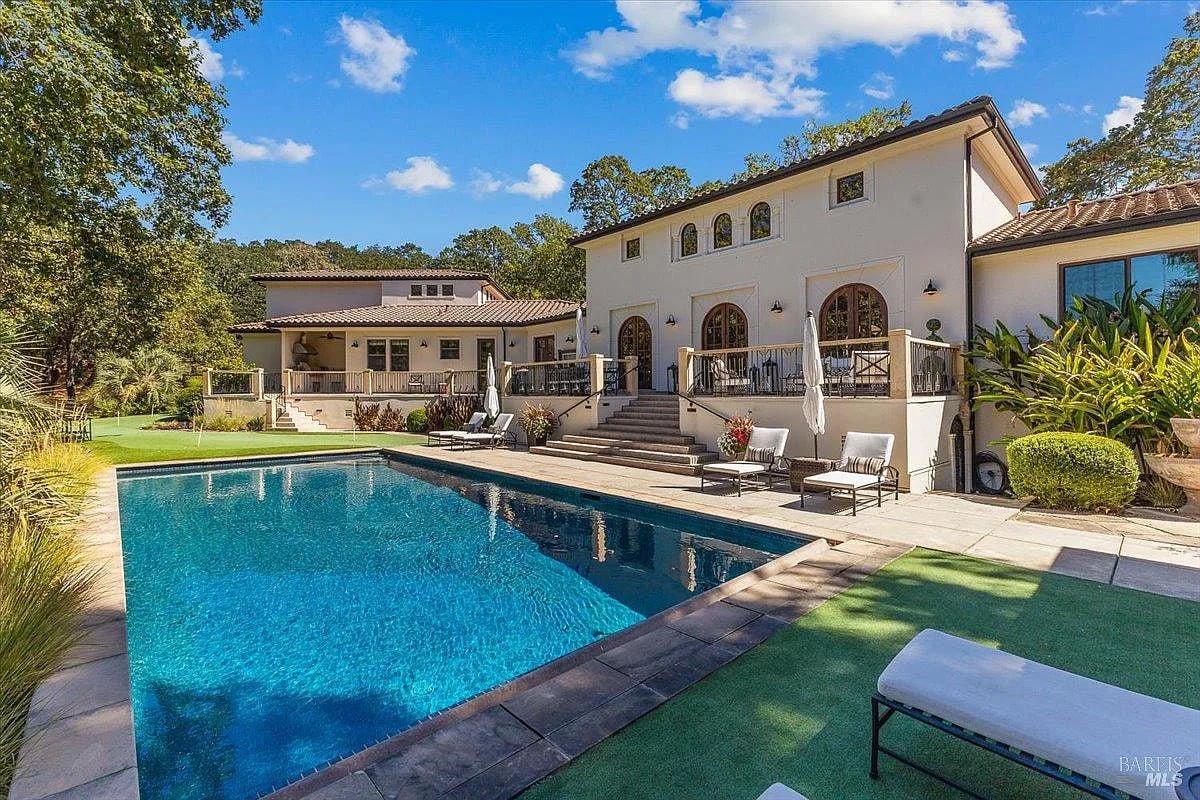 913 Turnberry Court - Photo 1